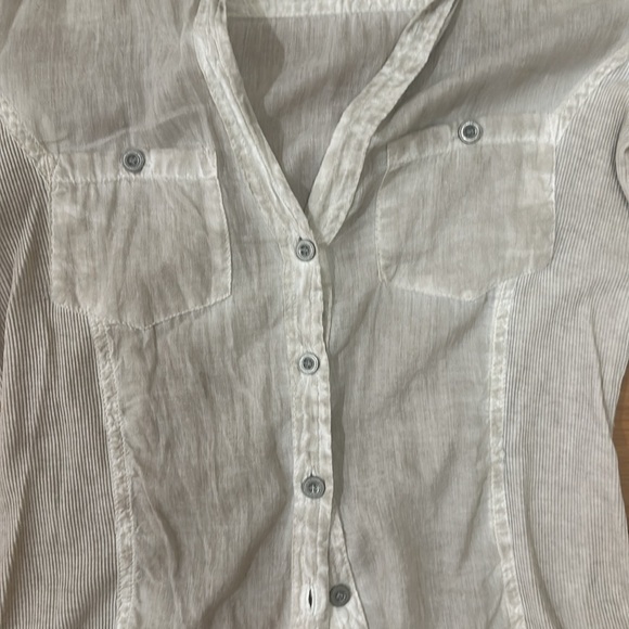 Guess button-down 3/4 sleeve top - Picture 3 of 4
